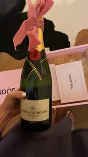 Louise Thompson feet photo thumbnail