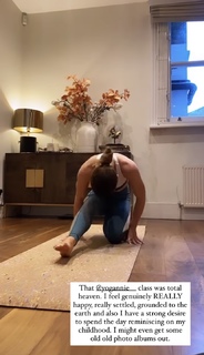 Louise Thompson feet photo thumbnail