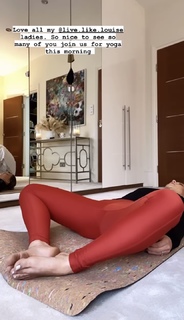 Louise Thompson feet photo thumbnail