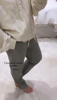 Louise Thompson feet photo thumbnail