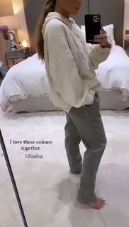 Louise Thompson feet photo thumbnail