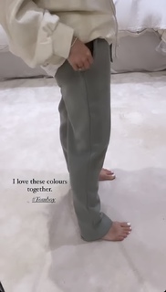 Louise Thompson feet photo thumbnail