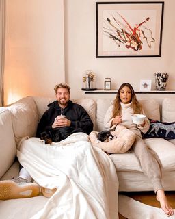 Louise Thompson feet photo thumbnail