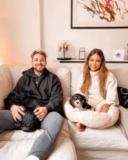 Louise Thompson feet photo thumbnail