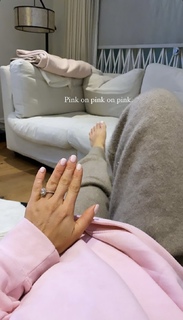 Louise Thompson feet photo thumbnail