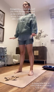 Louise Thompson feet photo thumbnail