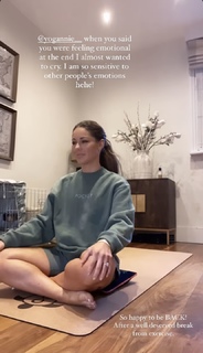 Louise Thompson feet photo thumbnail