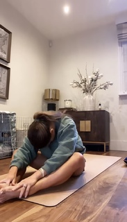 Louise Thompson feet photo thumbnail