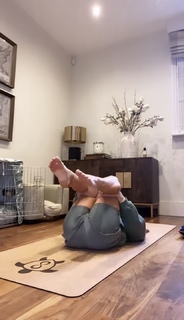 Louise Thompson feet photo thumbnail