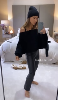 Louise Thompson feet photo thumbnail