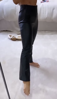 Louise Thompson feet photo thumbnail