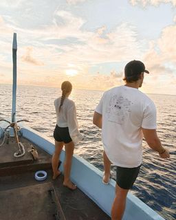 Louise Thompson feet photo thumbnail