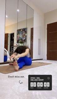 Louise Thompson feet photo thumbnail