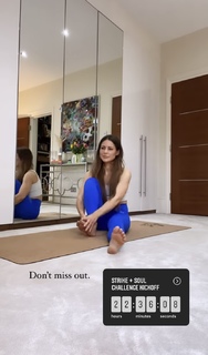 Louise Thompson feet photo thumbnail