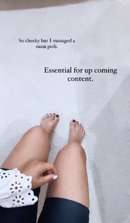 Louise Thompson feet photo thumbnail