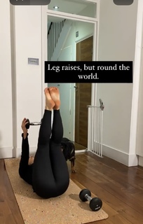 Louise Thompson feet photo thumbnail