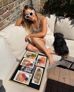 Louise Thompson feet photo thumbnail