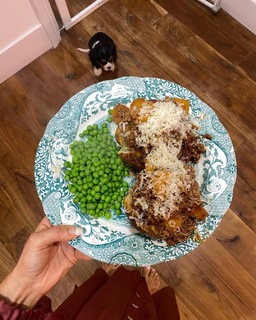 Louise Thompson feet photo thumbnail