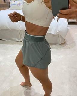 Louise Thompson feet photo thumbnail