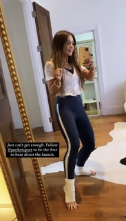 Louise Thompson feet photo thumbnail