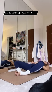 Louise Thompson feet photo thumbnail