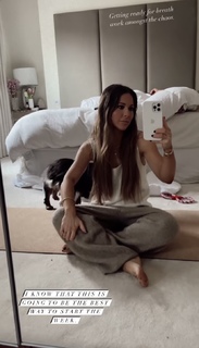 Louise Thompson feet photo thumbnail