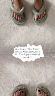 Louise Thompson feet photo thumbnail