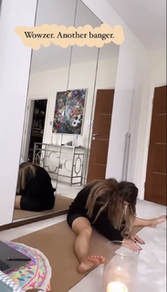 Louise Thompson feet photo thumbnail