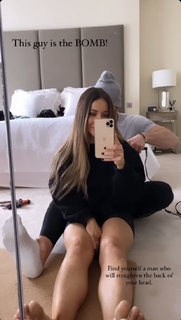 Louise Thompson feet photo thumbnail