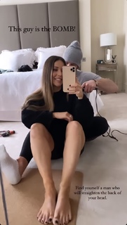 Louise Thompson feet photo thumbnail