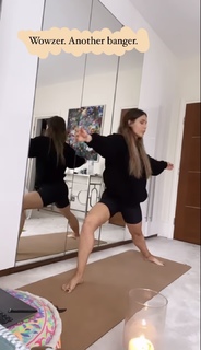 Louise Thompson feet photo thumbnail