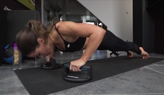 Louise Thompson feet photo thumbnail