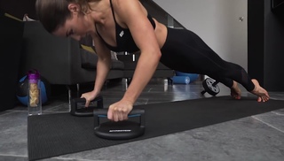 Louise Thompson feet photo thumbnail