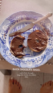 Louise Thompson feet photo thumbnail