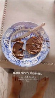 Louise Thompson feet photo thumbnail