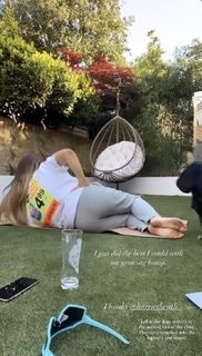 Louise Thompson feet photo thumbnail