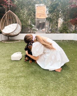 Louise Thompson feet photo thumbnail