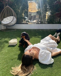 Louise Thompson feet photo thumbnail