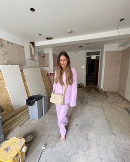 Louise Thompson feet photo thumbnail