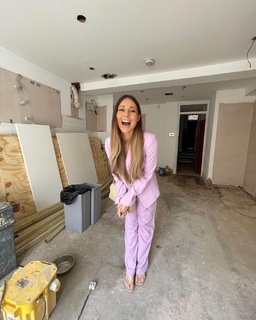 Louise Thompson feet photo thumbnail