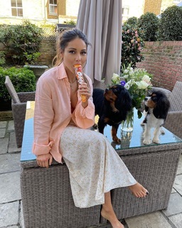 Louise Thompson feet photo thumbnail