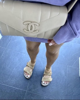 Louise Thompson feet photo thumbnail