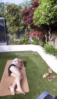 Louise Thompson feet photo thumbnail