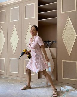 Louise Thompson feet photo thumbnail