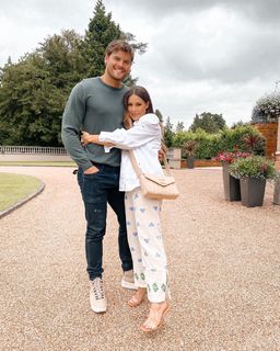 Louise Thompson feet photo thumbnail