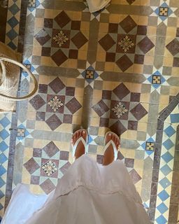 Louise Thompson feet photo thumbnail