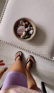 Louise Thompson feet photo thumbnail