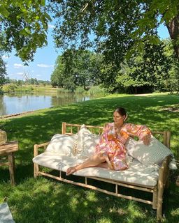 Louise Thompson feet photo thumbnail