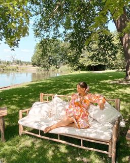 Louise Thompson feet photo thumbnail