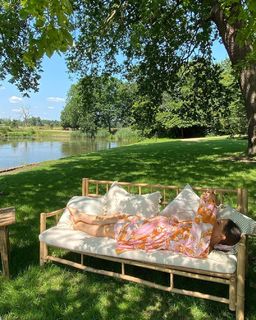 Louise Thompson feet photo thumbnail